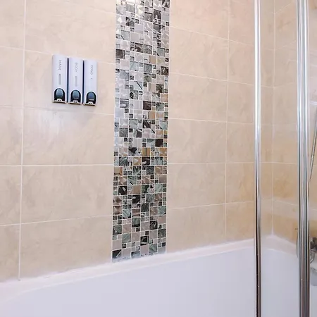 Modern & Spacious 2 Bed House - Free Parking Bradford (West Yorkshire)