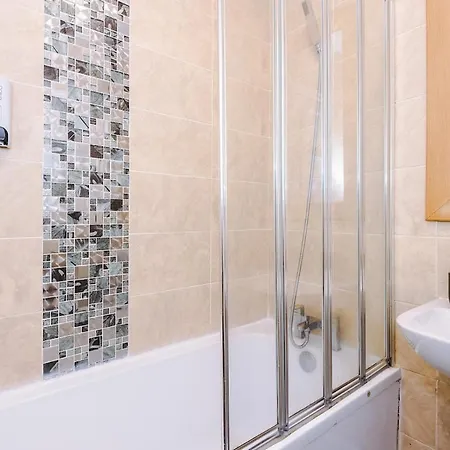 Сasa de vacaciones Modern & Spacious 2 Bed House - Free Parking
