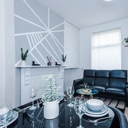 Modern & Spacious 2 Bed House - Free Parking Сasa de vacaciones Bradford (West Yorkshire)