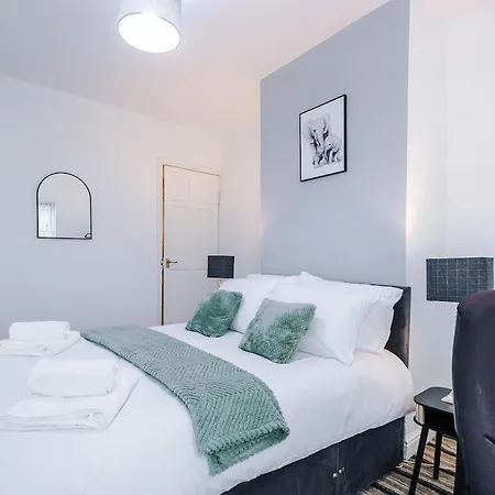 Holiday home Modern & Spacious 2 Bed House - Free Parking