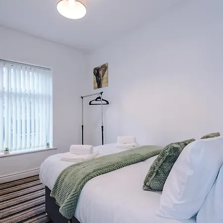 Modern & Spacious 2 Bed House - Free Parking Bradford (West Yorkshire)