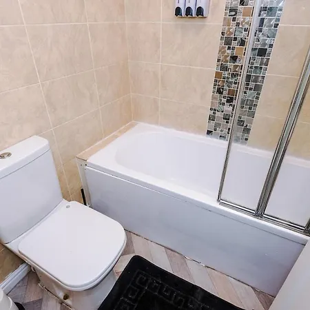 Сasa de vacaciones Modern & Spacious 2 Bed House - Free Parking *
